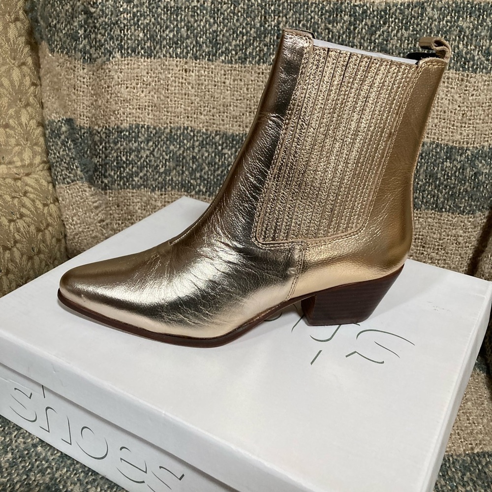 ✨Gold Leather Boots ✨